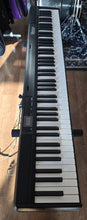 Load image into Gallery viewer, Veetop Digital Piano 88 Semi Weighted Keyboard