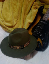 Load image into Gallery viewer, HS Crowns Fedoras