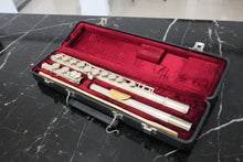 Load image into Gallery viewer, Jupiter CXL Flute with hard Carrying Case (Pre-owned)
